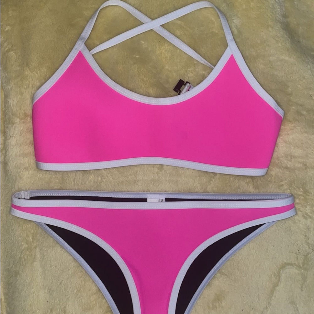 Hoaka Swimwear